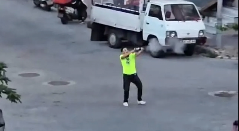 Pompalı tüfek ile kahvehaneye saldırdılar