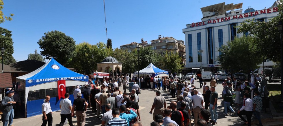 ŞAHİNBEY BELEDİYESİ AHİLİK HAFTASINI PİLAV DAĞITARAK KUTLADI