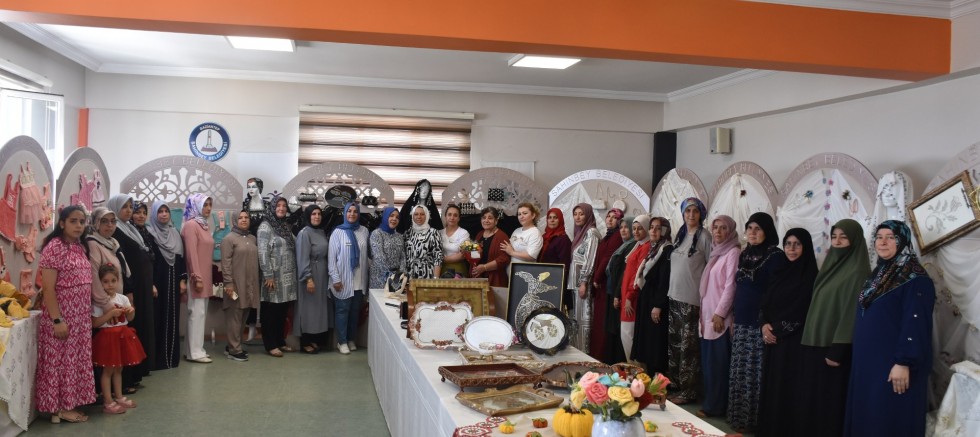 ŞAHİNBEYLİ KADINLARIN EL EMEĞİ GÖZ KAMAŞTIRDI