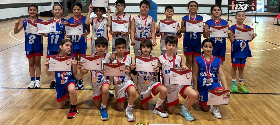 SANKO OKULLARI BASKETBOLDA ŞAMPİYON OLDU
