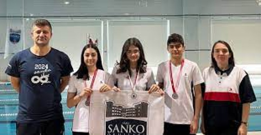 SANKO OKULLARI YÜZMEDE BÖLGE ŞAMPİYONU OLDU