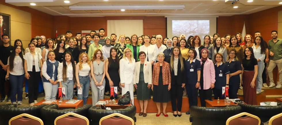 SANKO ÜNİVERSİTESİ’NDE “GEÇMİŞTEN GÜNÜMÜZE HEMŞİRELİKTE DEĞERLER SEMPOZYUMU” DÜZENLENDİ