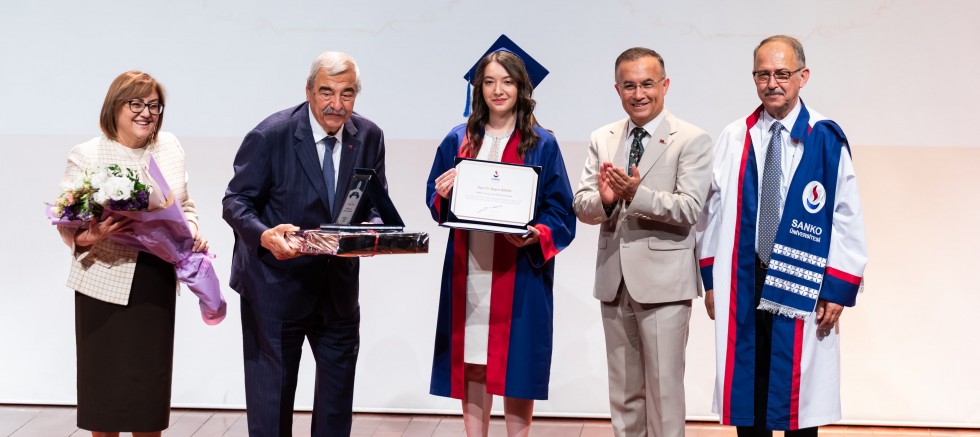 SANKO ÜNİVERSİTESİ TIP FAKÜLTESİNDE MEZUNİYET COŞKUSU