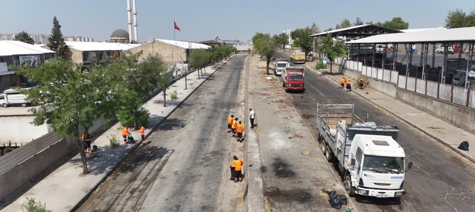 ŞEHİTKAMİL'DE GENİŞ KAPSAMLI TEMİZLİK SÜRÜYOR