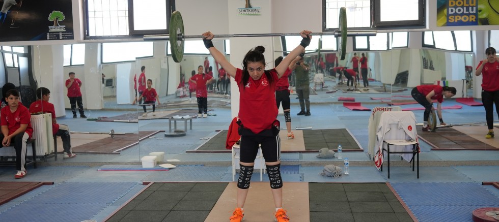 ŞEHİTKAMİL’DE HALTER KURSU AÇILDI