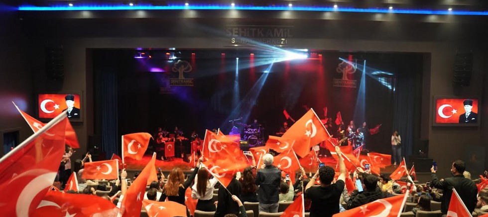 ŞEHİTKAMİL’DE POP ROCK 2 KONSERİ İLE UNUTULMAZ GECE