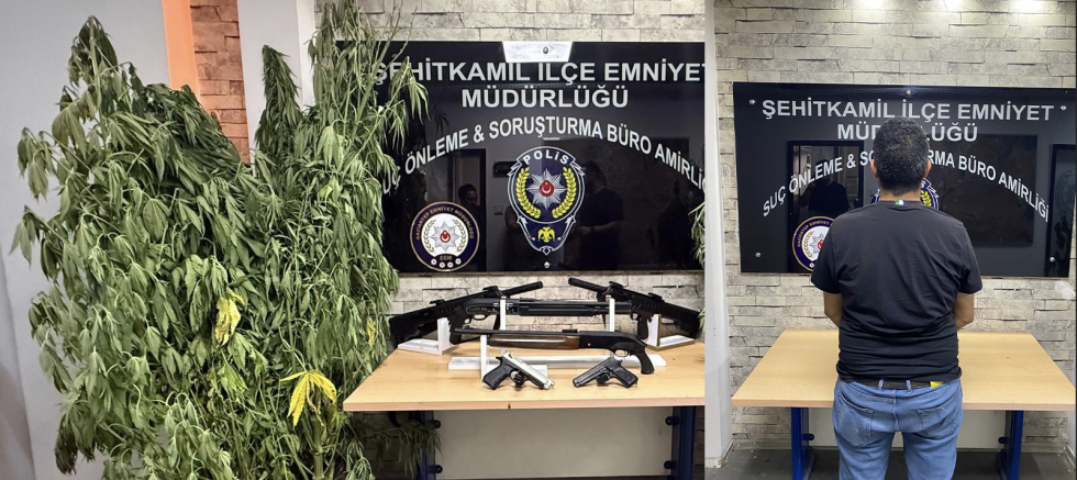 Şehitkamil’de Zehir Tacirine Darbe: Silah ve Kenevir Ele Geçirildi