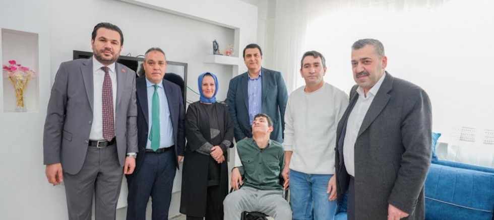 Şehitkamil’den İhtiyaç Sahiplerine Tekerlekli Sandalye, Başkan Yılmaz Teslim Etti