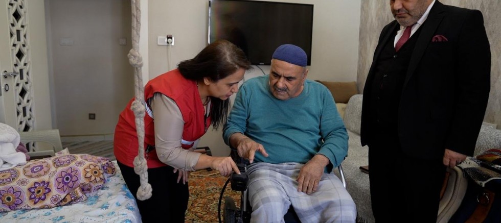 Şehitkamil'den özel ihtiyaçlı bireylere tekerlekli sandalye
