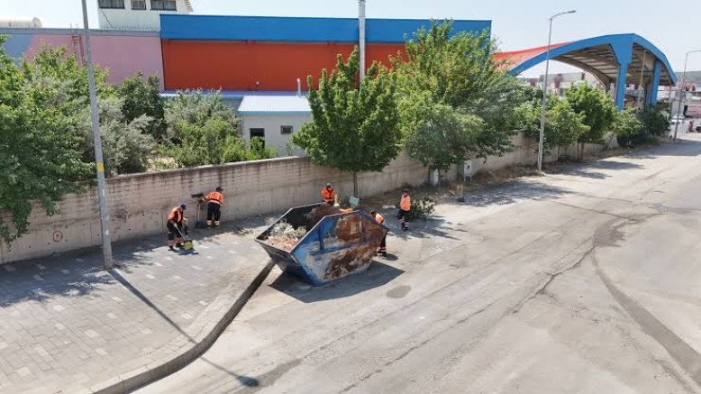 ŞEHİTKAMİL’DEN SANAYİ MAHALLESİ’NDE DETAYLI TEMİZLİK