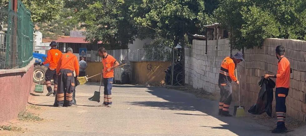 ŞEHİTKAMİL’DEN TEMİZLİK SEFERBERLİĞİ DEVAM EDİYOR