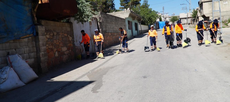 ŞEHİTKAMİL’İN DÖRT BİR YANINDA TEMİZLİK SEFERBERLİĞİ