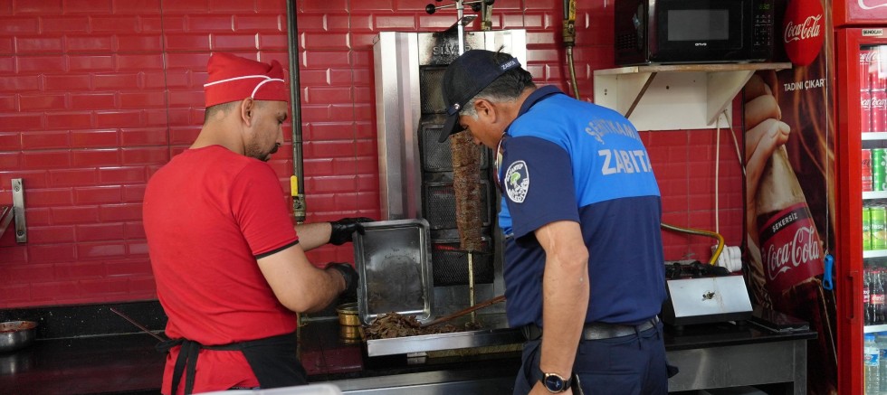 ŞEHİTKAMİL ZABITA EKİPLERİNDEN TAVUK DENETİM