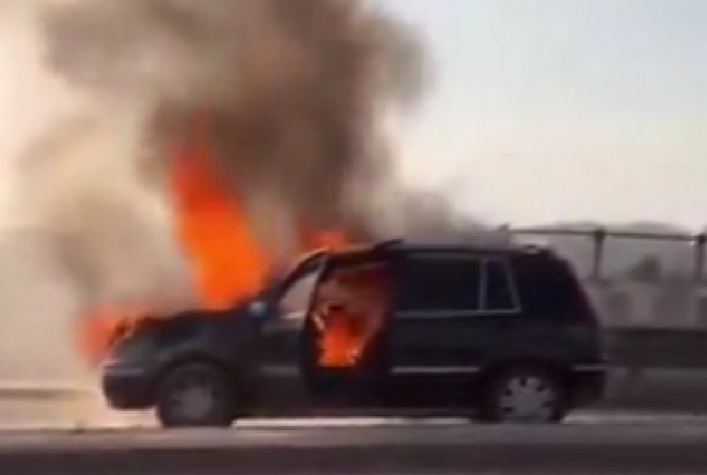 Seyir halindeki araç alev topuna döndü