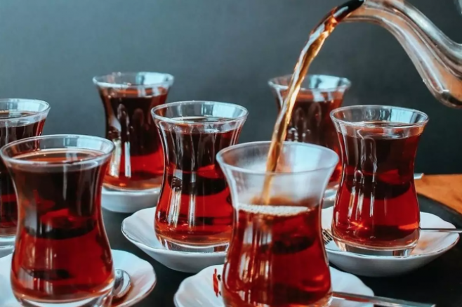 “Siyah Çayda Şok Tespit! Sofralardaki Tehlike İfşa Edildi”