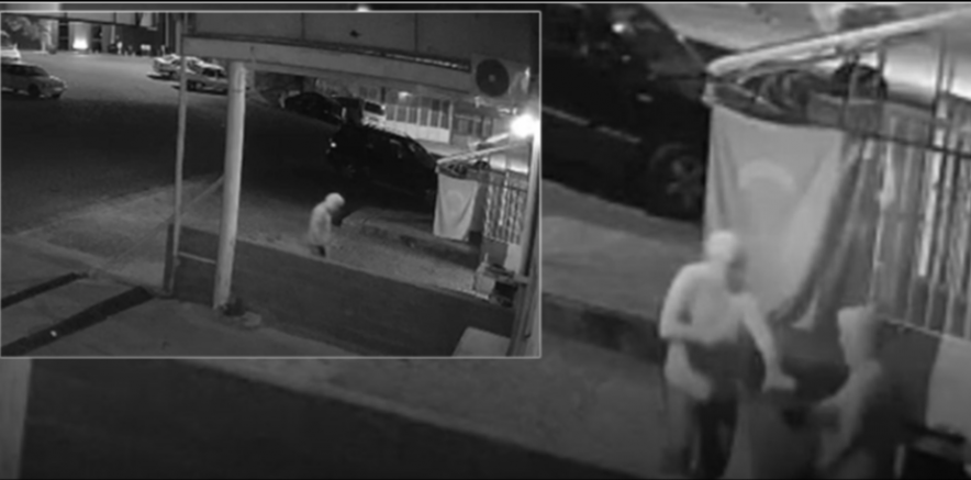  Soymaya Geldi, Karşısında Sahibin Olduğunu Unuttu!