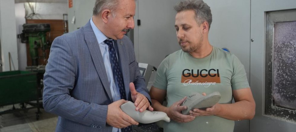 Suriyelilerin ülkelerine dönmesi ayakkabı sektöründe eleman sıkıntısına neden oldu