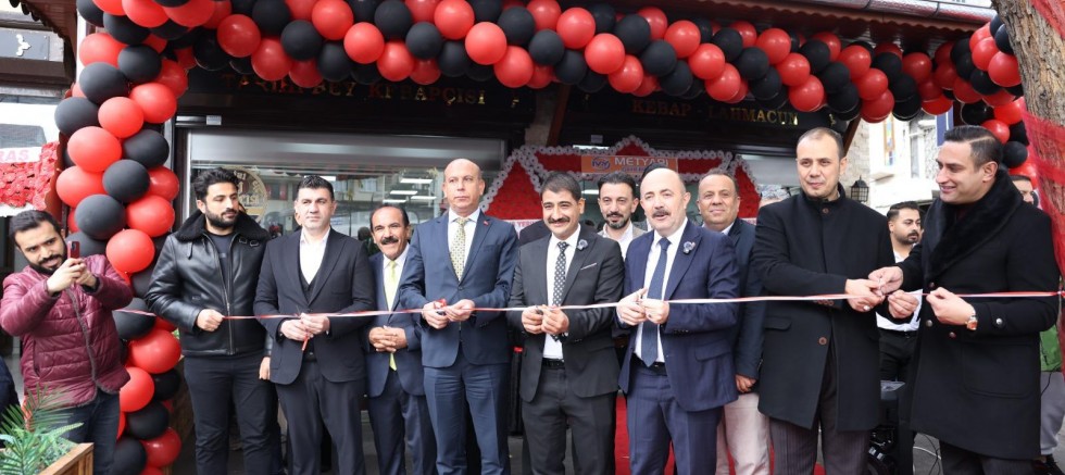Tarihi Bey Kebapçısı Görkemli Bir Törenle Hizmete Açıldı