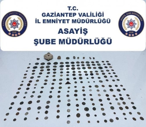 Tarihi Eser Operasyonu: Araçtan 230 Parça Tarihi Değer Çıktı