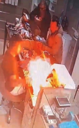 Telefoncu dükkanında büyük patlama!