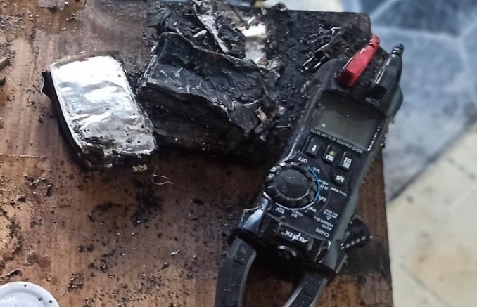 Telefonun bataryası bomba gibi patladı!