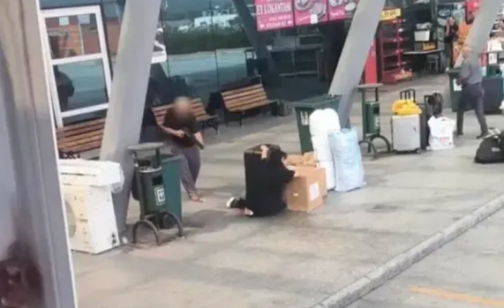 Terminalinde dehşet: Baba, kızını tüfekle vurdu!