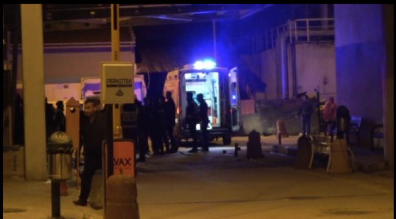 Tezgah tartışması kanlı bitti: 2 zabıta memuru yaralandı