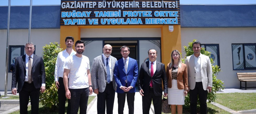 TOKAT BELEDİYE BAŞKANI BUĞDAY TANESİ PROTEZ ORTEZ YAPIM VE UYGULAMA MERKEZİ’Nİ ZİYARET ETTİ