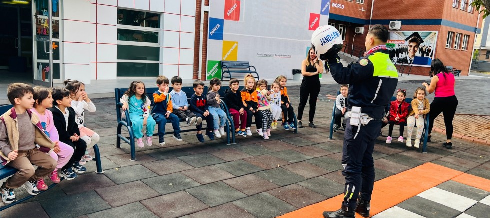 Trafik Jandarmasından Öğrencilere Güvenli Trafik Eğitimi