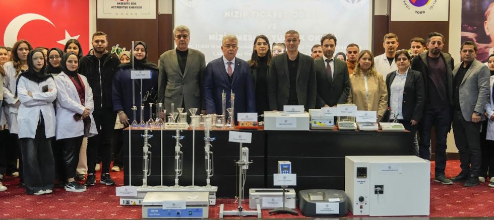 ÜNİVERSİTE–SANAYİ KÖPRÜSÜ: NTO’DAN NİZİP MYO’YA MODERN LABORATUVAR EKİPMANI