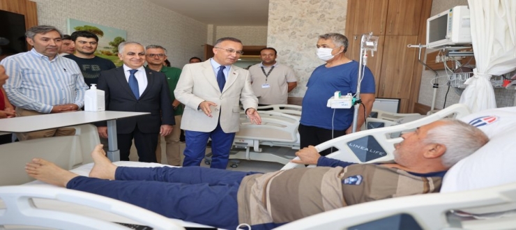 VALİ ÇEBER’DEN GAÜN KAHRAMAN ERUSLU BÖBREK NAKLİ HASTANESİ’NE ZİYARET