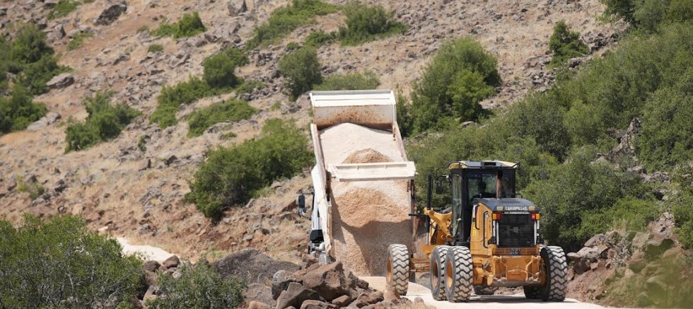 YALANGOZ MAHALLESİ YILLARDIR BEKLEDİĞİ YOLA KAVUŞTU