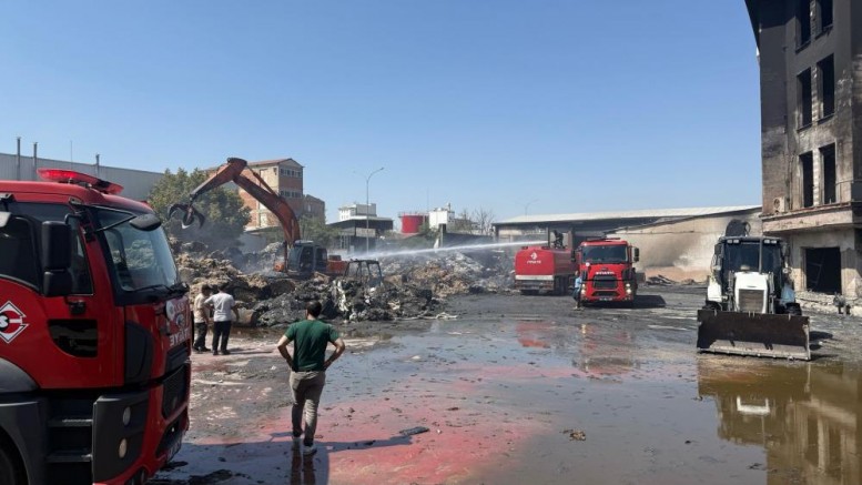 Yanan fabrika havadan görüntülendi: Dev fabrikadan geriye yönetim binası kaldı