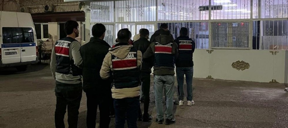 Yatırım danışmanlığı yoluyla dolandırıcılık yapan çeteye operasyon: 10 şahıs tutuklandı