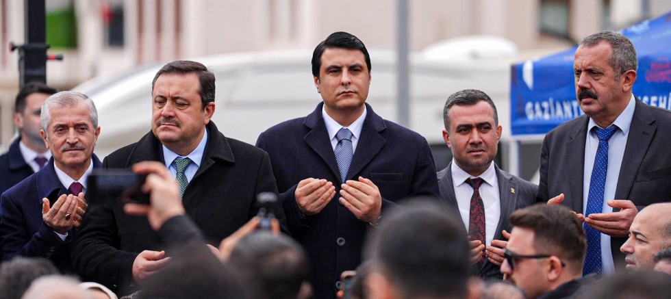 “Yılmaz: Depremzedelerin Yanındayız”