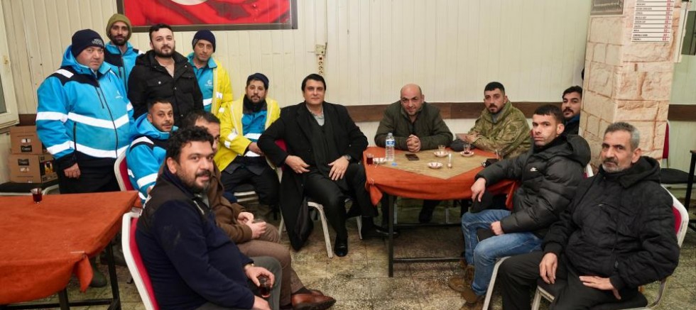 Yılmaz, tarihi mahallelerde esnaf ve vatandaşlarla buluştu