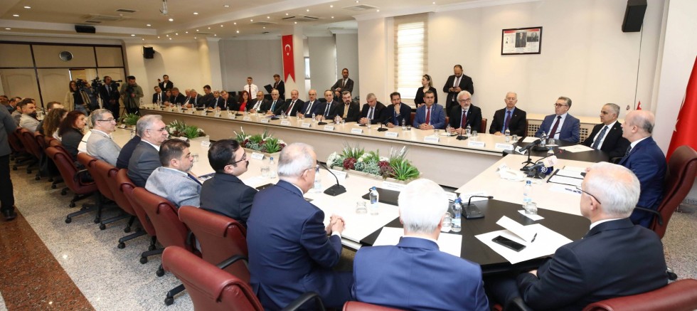 YÖK BAŞKANI PROF. DR. ÖZVAR GAÜN BAŞARIYLA YÜKSELİYOR