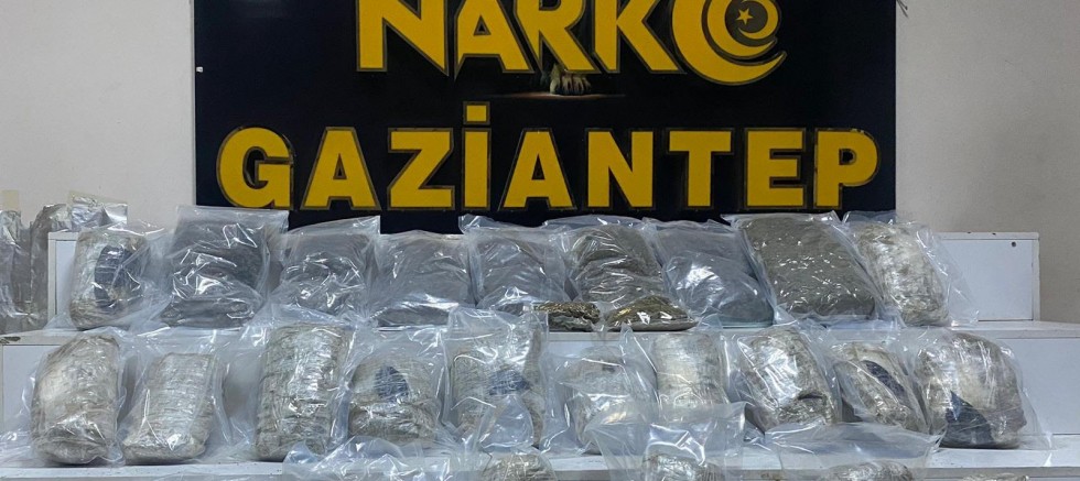 Zehir Tacirlerine Geçit Yok: 13 Kilo 450 Gram Skunk Ele Geçirildi!