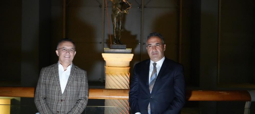 Zeugma Mozaik Müzesi'nde yoğun ilgi gören Mars heykelinin önü genişletildi